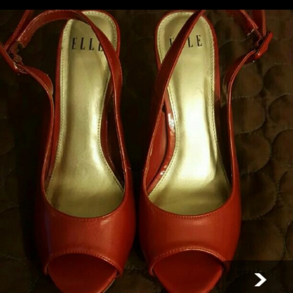 Red cork heel pumps